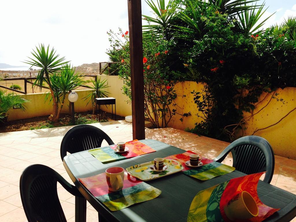 Villa Baia Di Cornino كوستوناتشي الغرفة الصورة