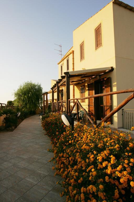 Villa Baia Di Cornino كوستوناتشي الغرفة الصورة